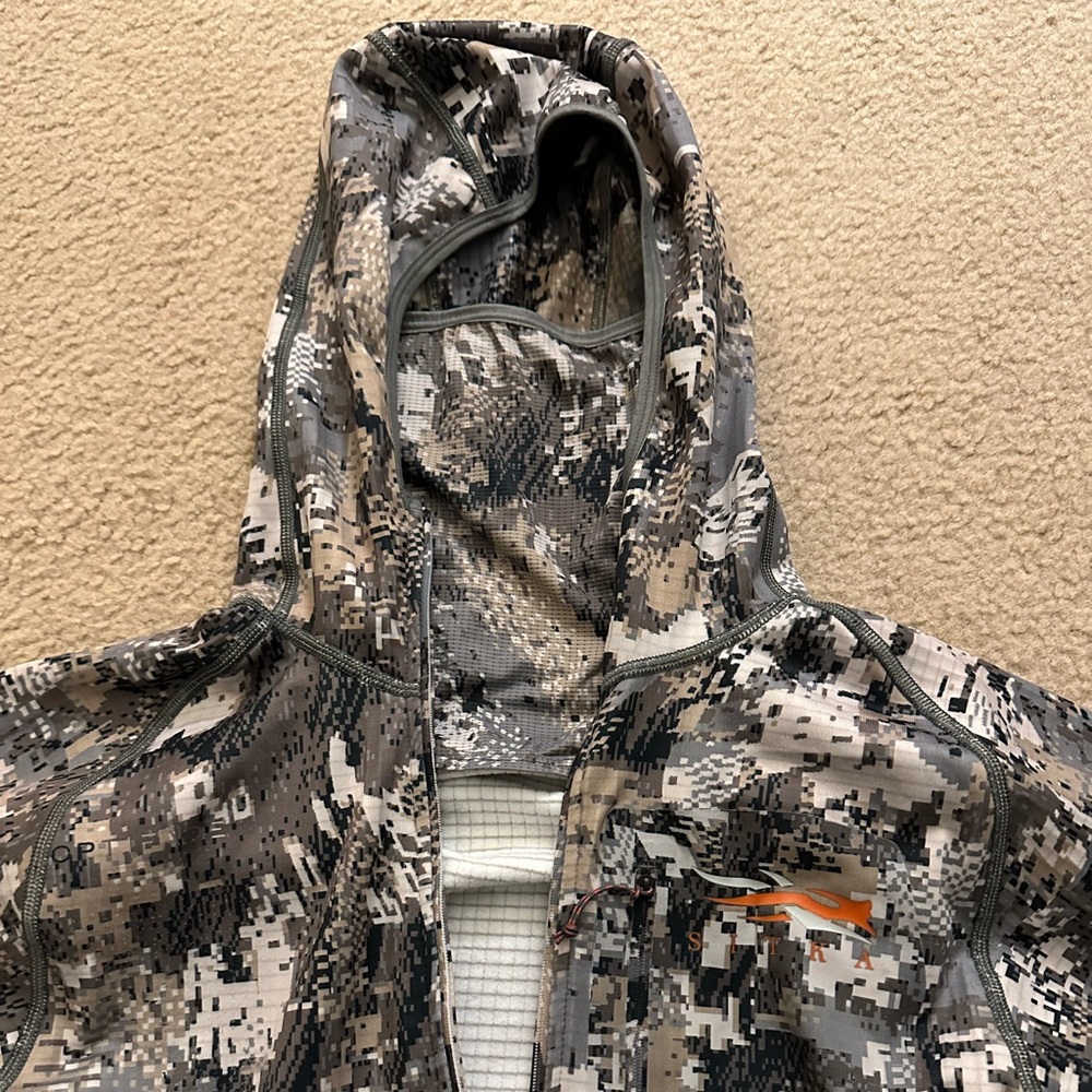 Sitka fanatic hoodie with built in face mask and built in hand covers in EVII L